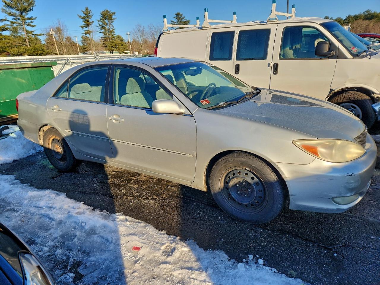 2004 TOYOTA CAMRY LE photo 4