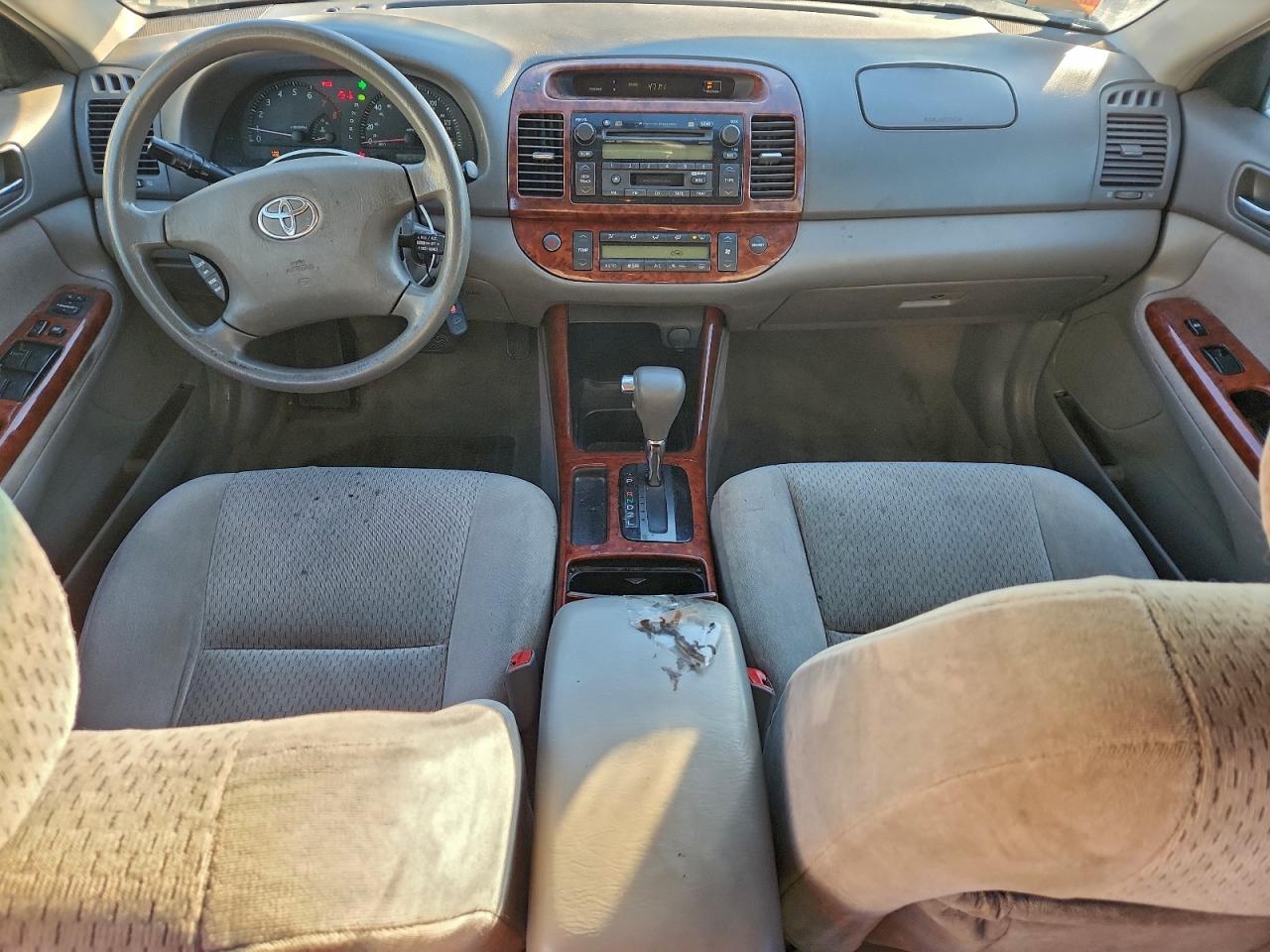 2004 TOYOTA CAMRY LE photo 8