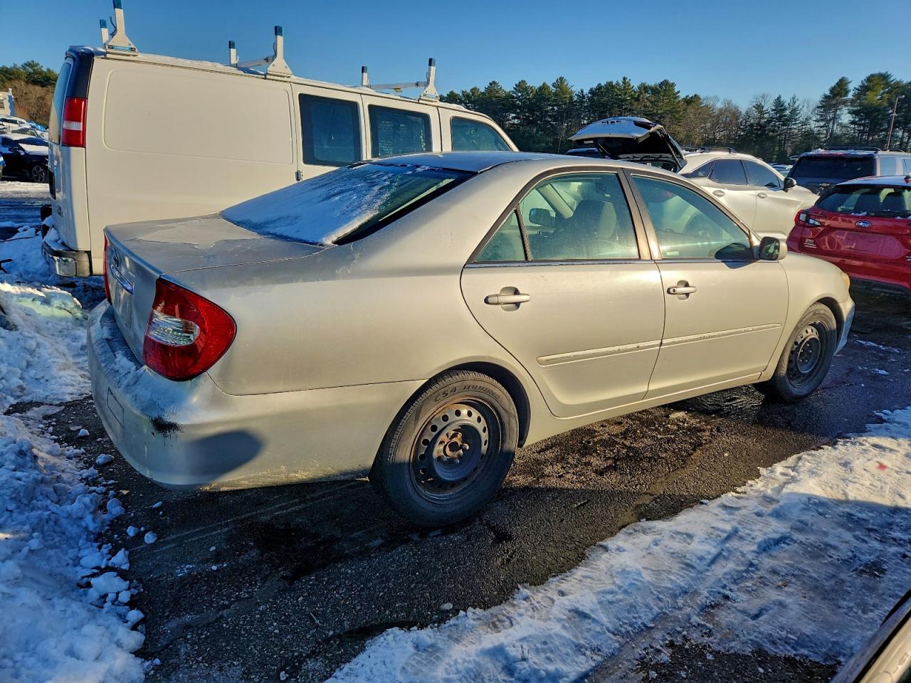 2004 TOYOTA CAMRY LE photo 3