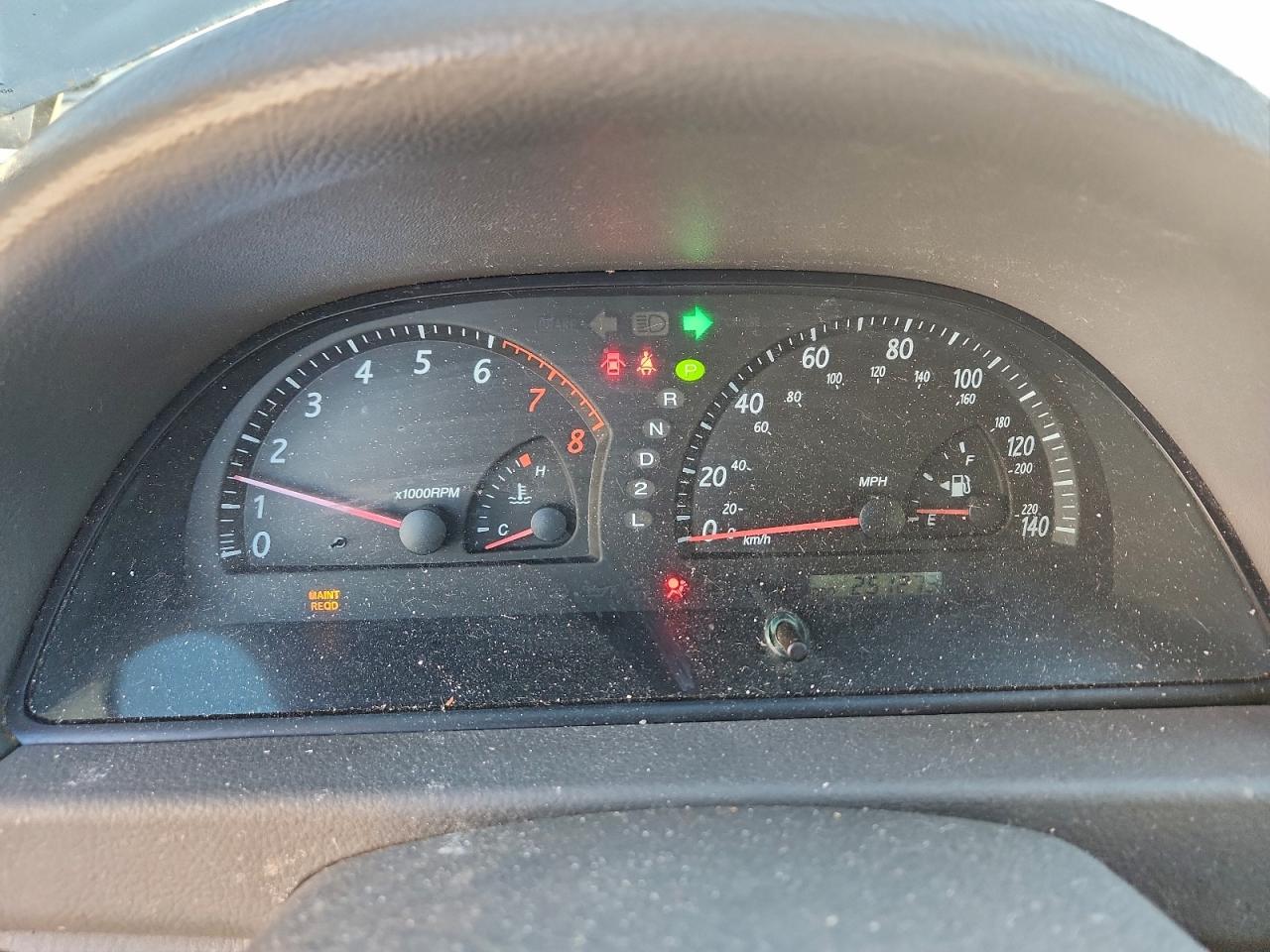 2004 TOYOTA CAMRY LE photo 9
