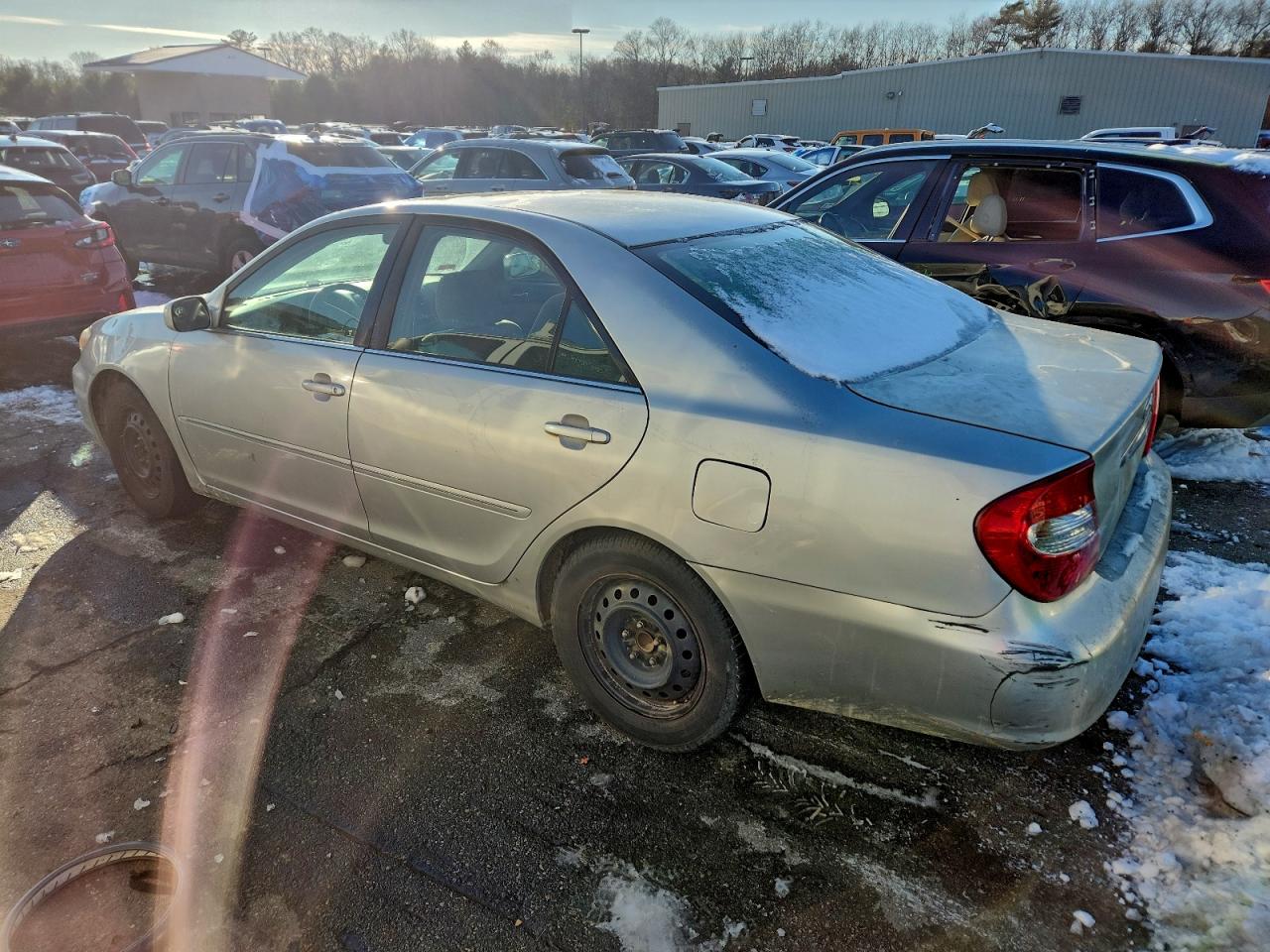2004 TOYOTA CAMRY LE photo 2