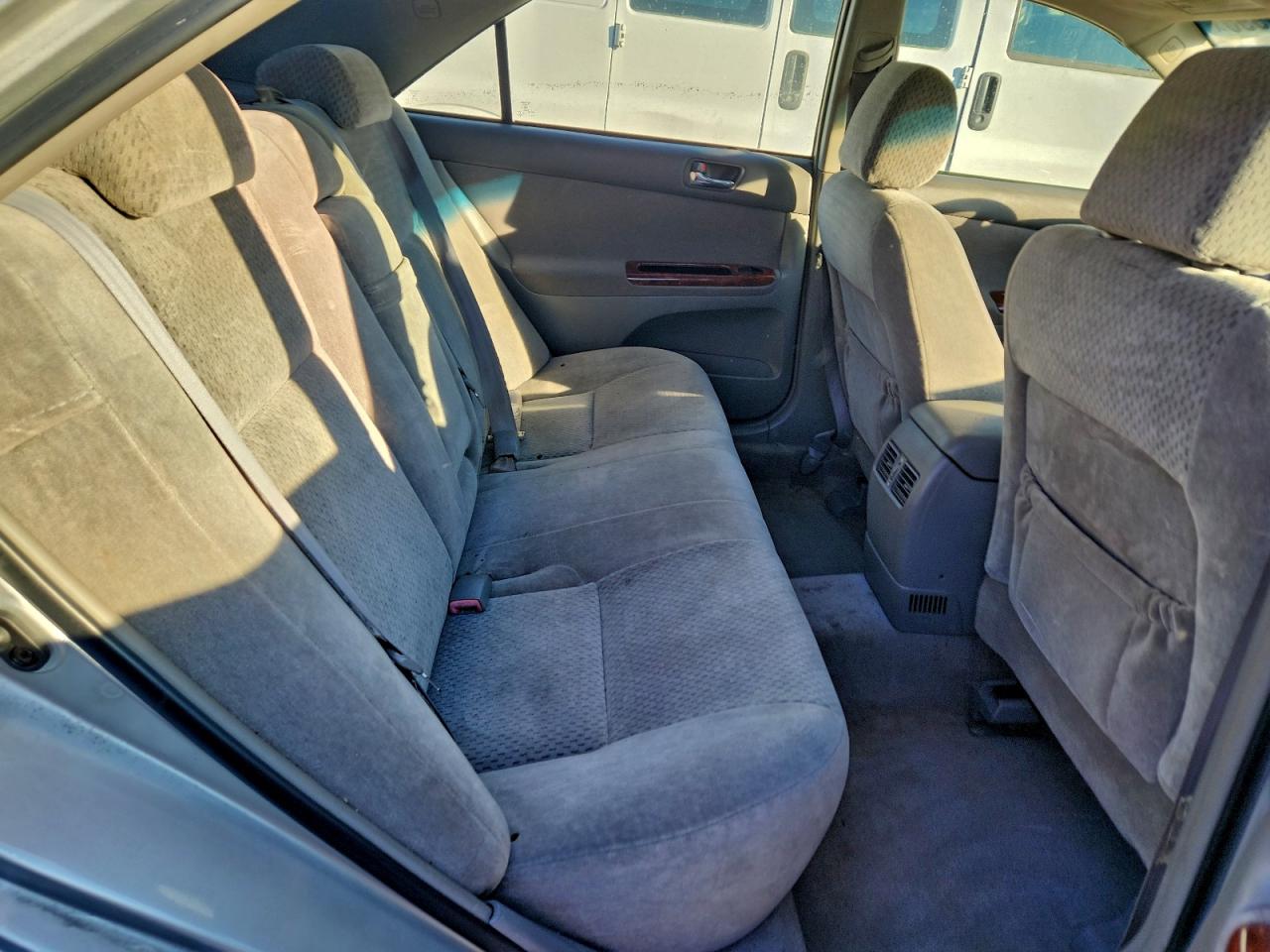 2004 TOYOTA CAMRY LE photo 10