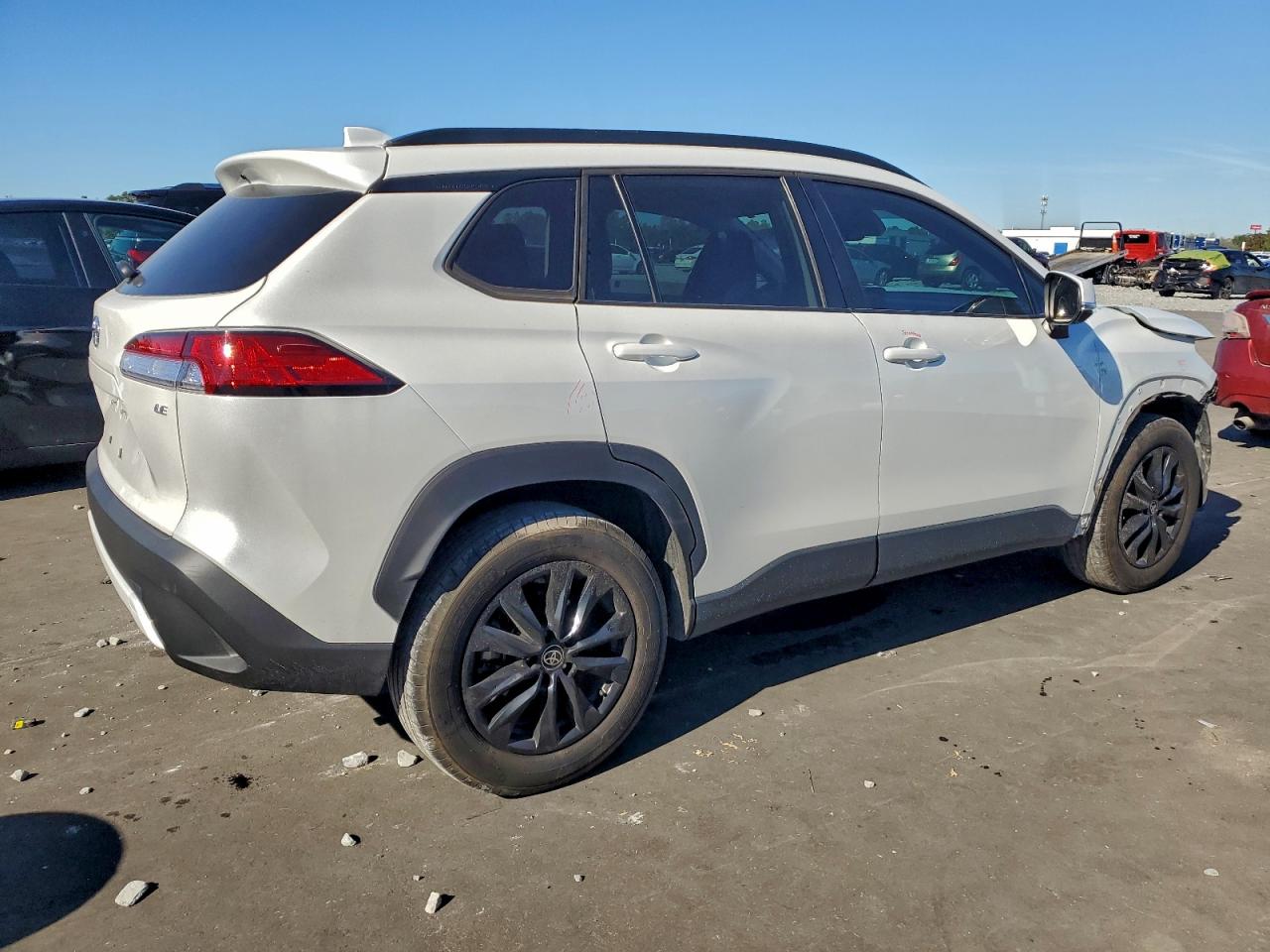 2023 TOYOTA COROLLA CROSS LE photo 3