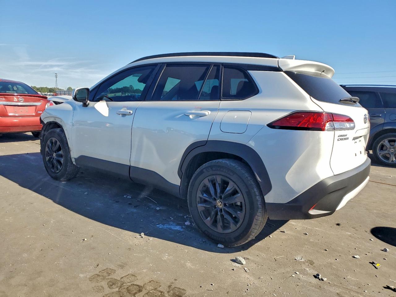 2023 TOYOTA COROLLA CROSS LE photo 2