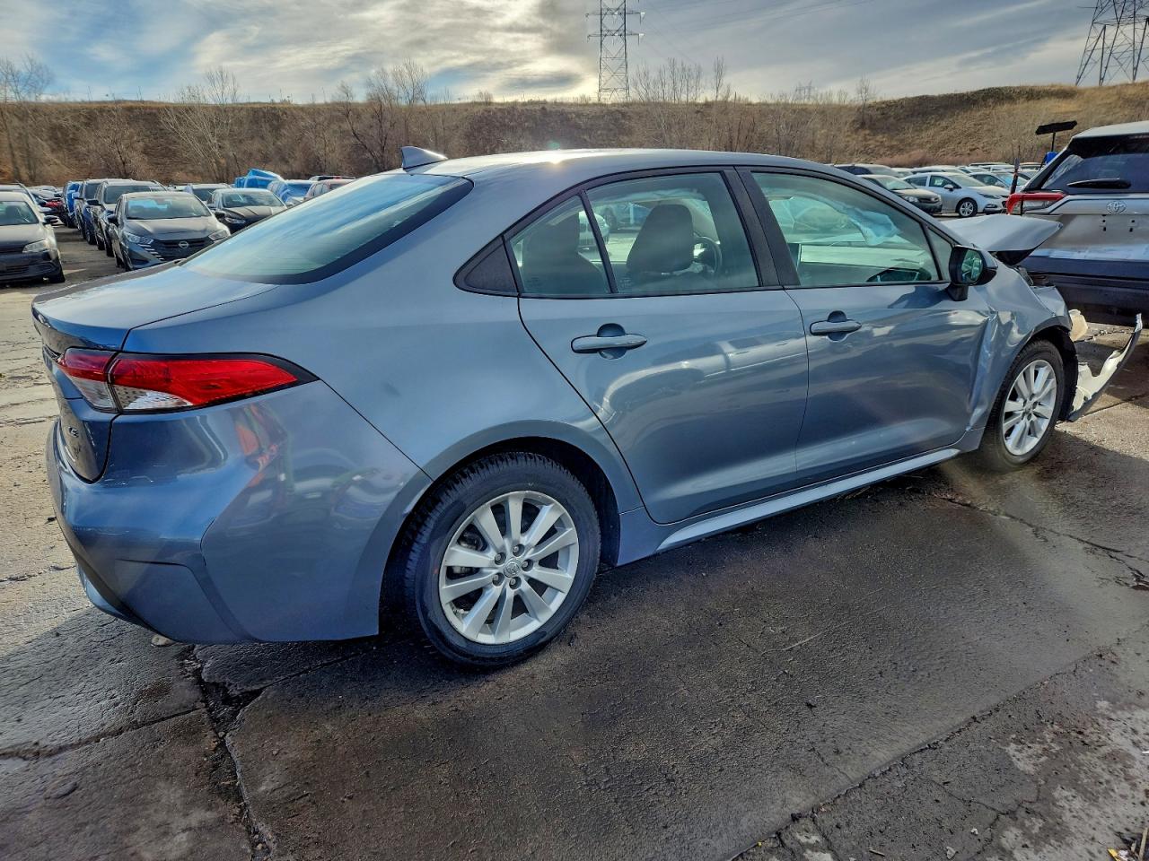 2021 TOYOTA COROLLA LE photo 3