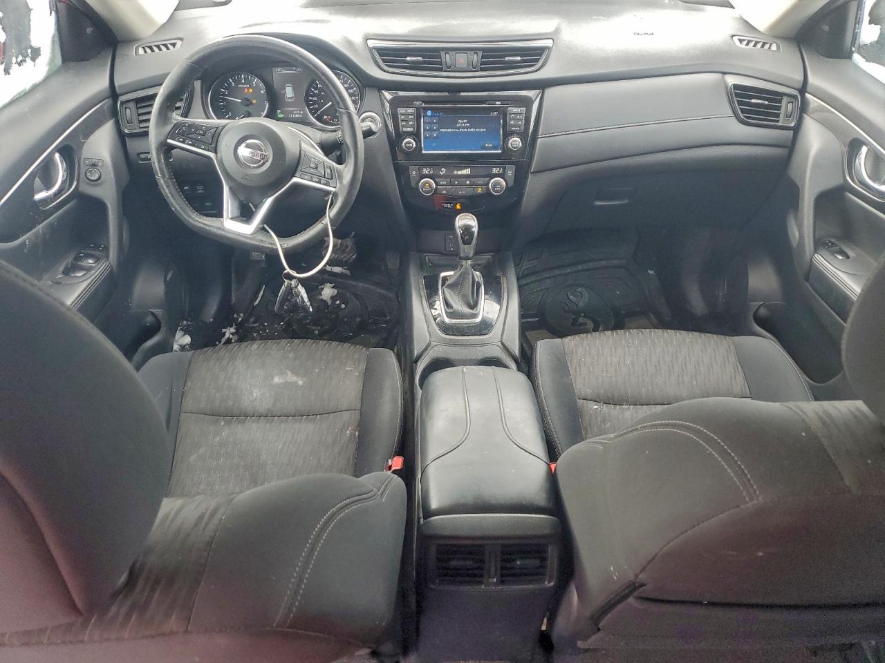 2017 NISSAN ROGUE SV photo 8