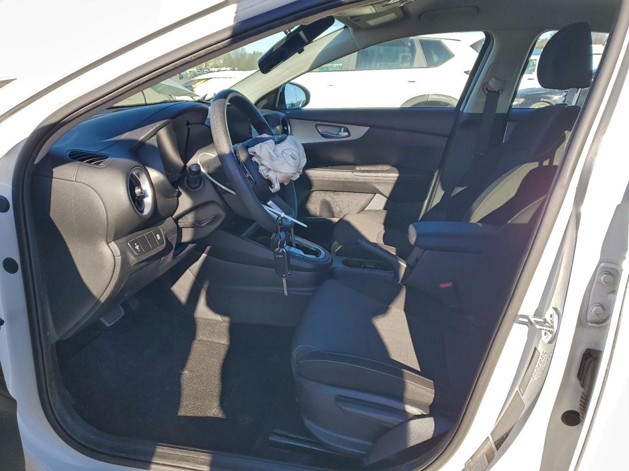 2023 KIA FORTE LX photo 7