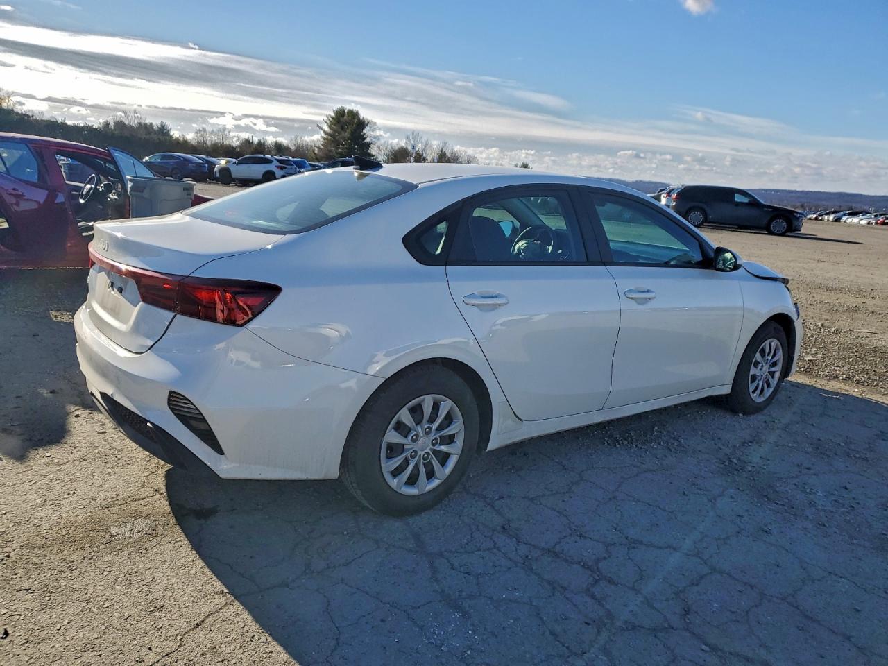 2023 KIA FORTE LX photo 3