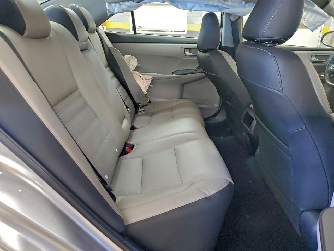 2016 TOYOTA CAMRY LE photo 10