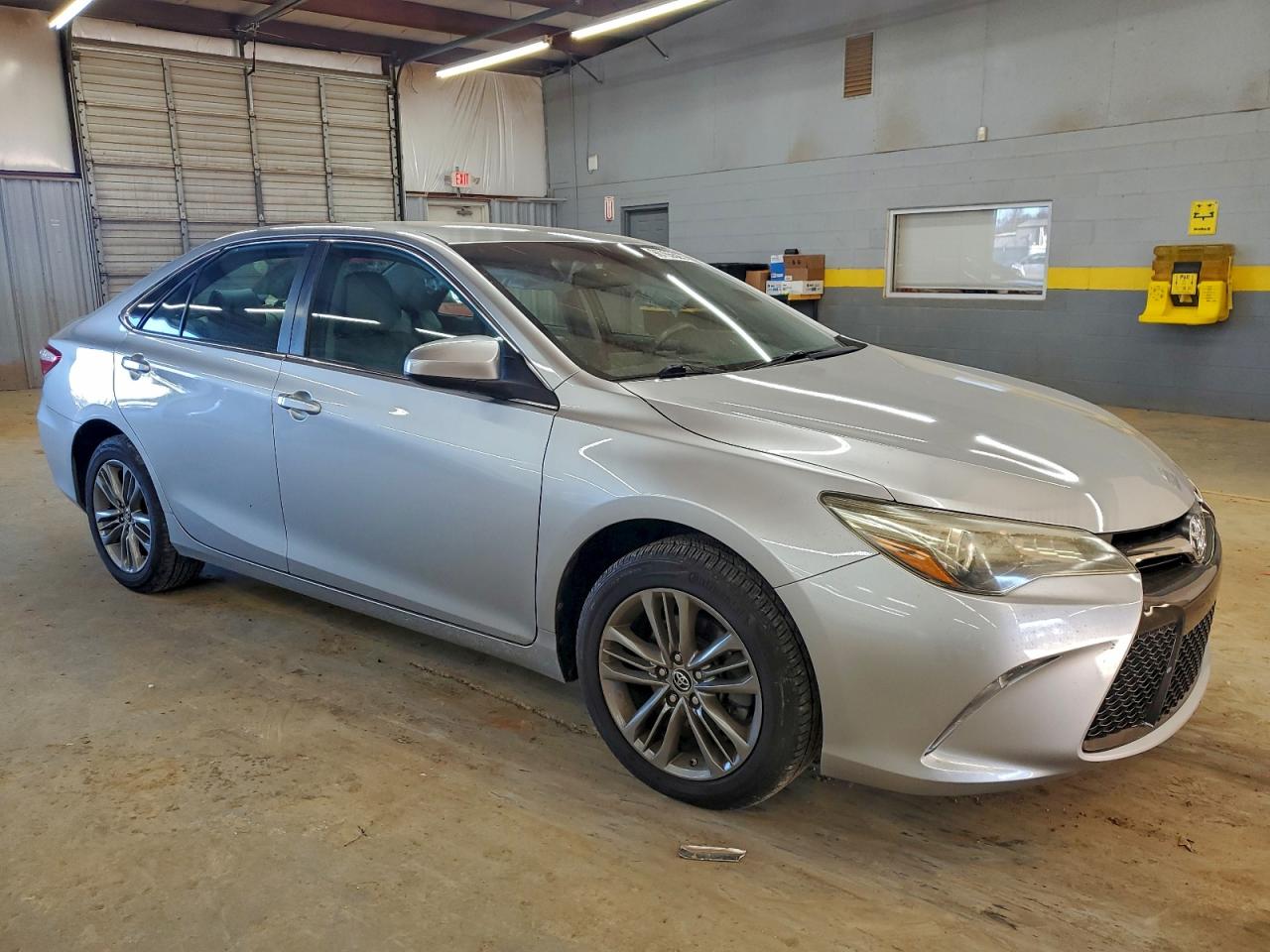 2016 TOYOTA CAMRY LE photo 4