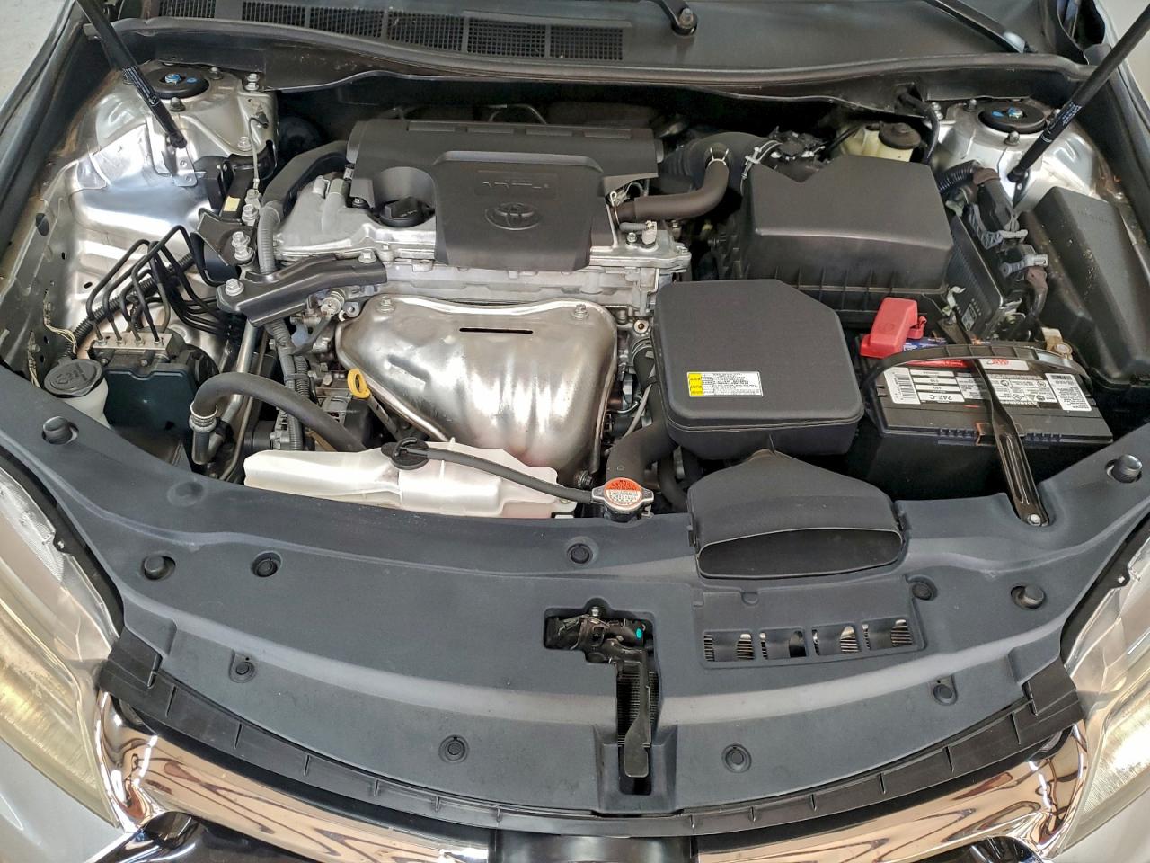 2016 TOYOTA CAMRY LE photo 11