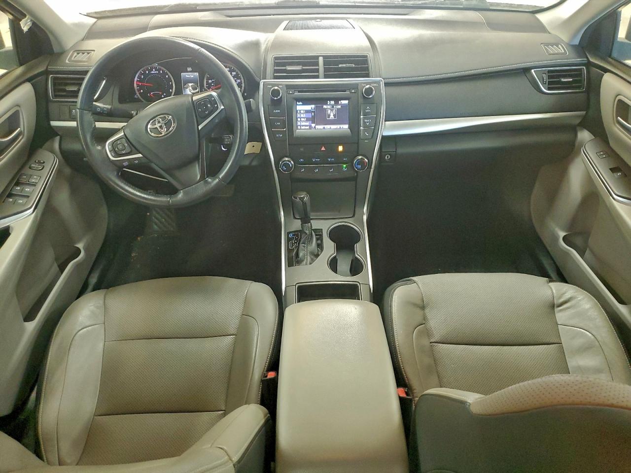 2016 TOYOTA CAMRY LE photo 8