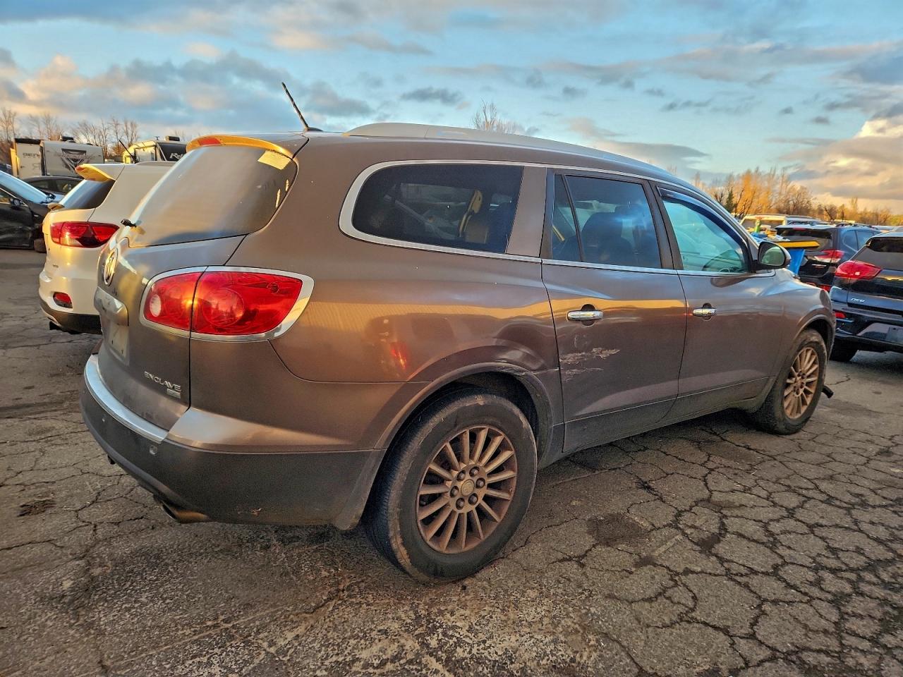 2009 BUICK ENCLAVE CXL photo 3