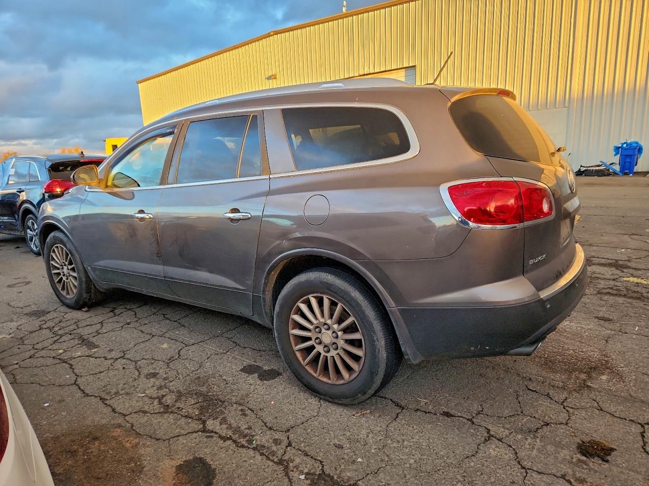 2009 BUICK ENCLAVE CXL photo 2