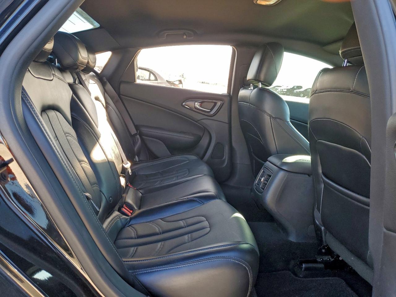 2016 CHRYSLER 200 S photo 10