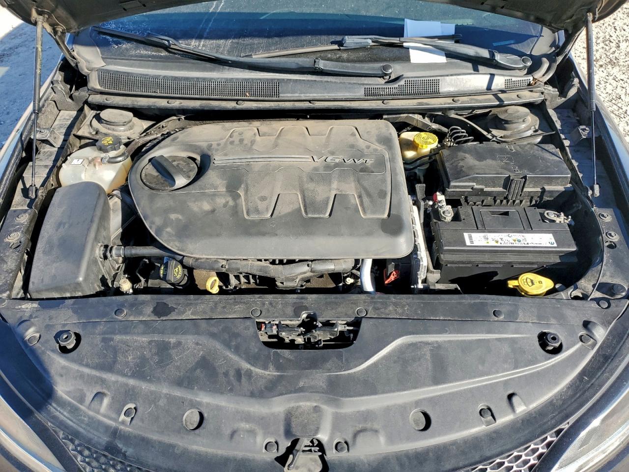 2016 CHRYSLER 200 S photo 11