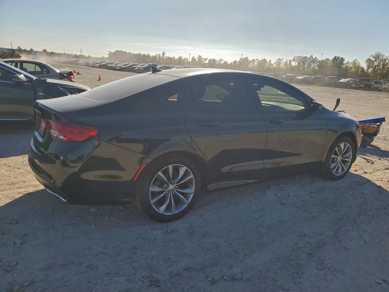 2016 CHRYSLER 200 S photo 3