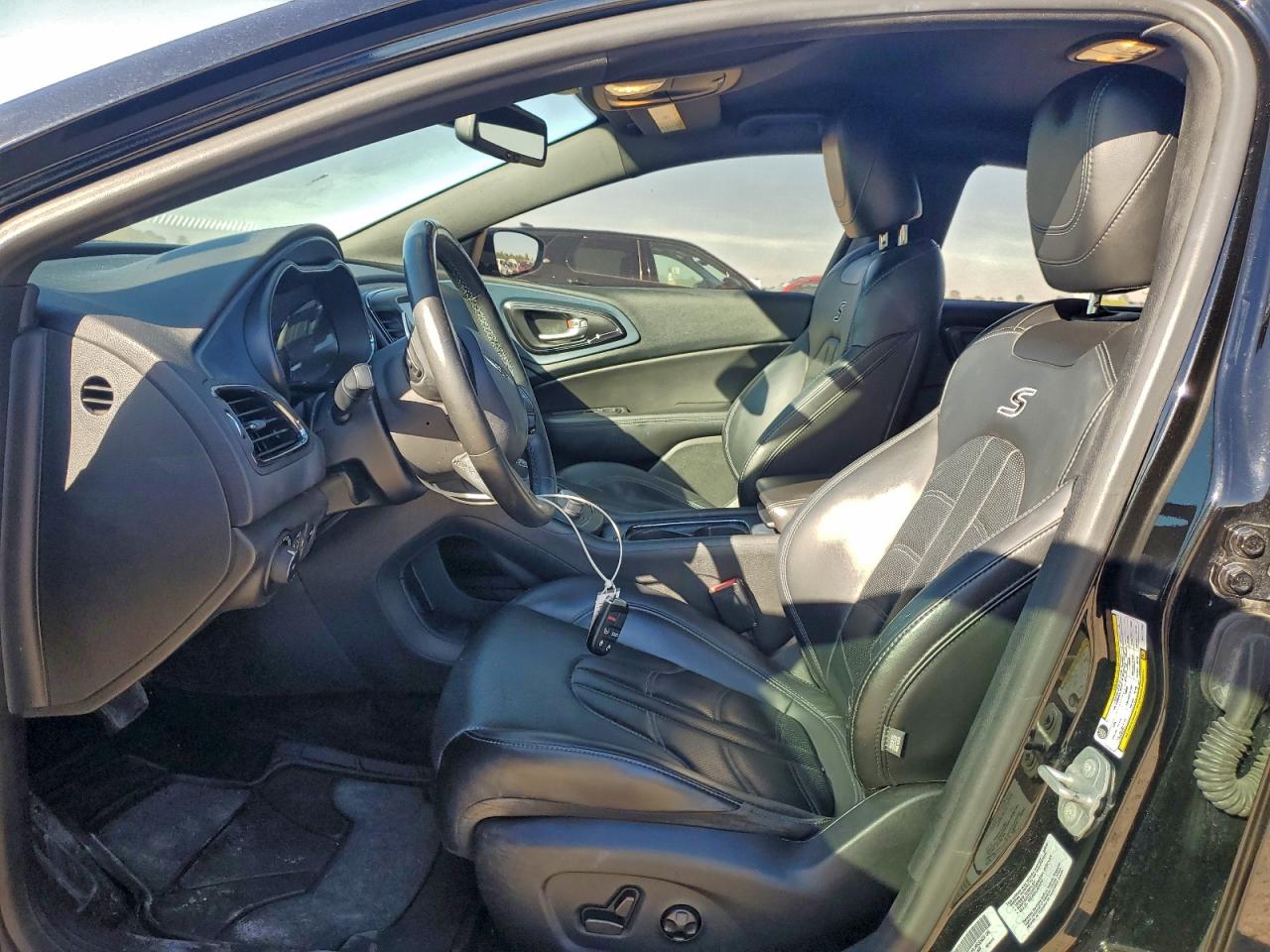 2016 CHRYSLER 200 S photo 7