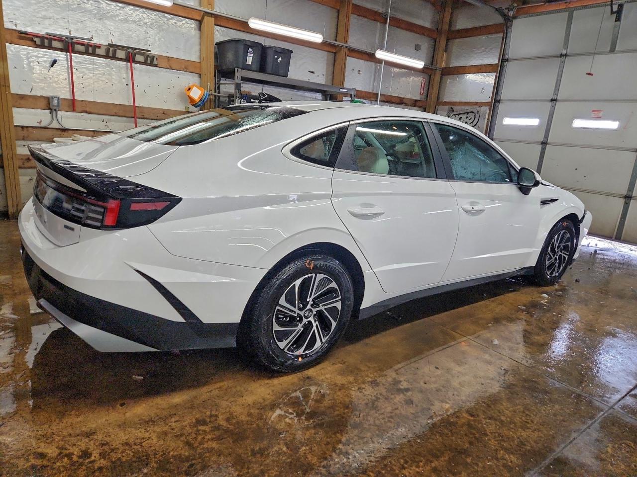 2026 HYUNDAI SONATA HYBRID photo 3