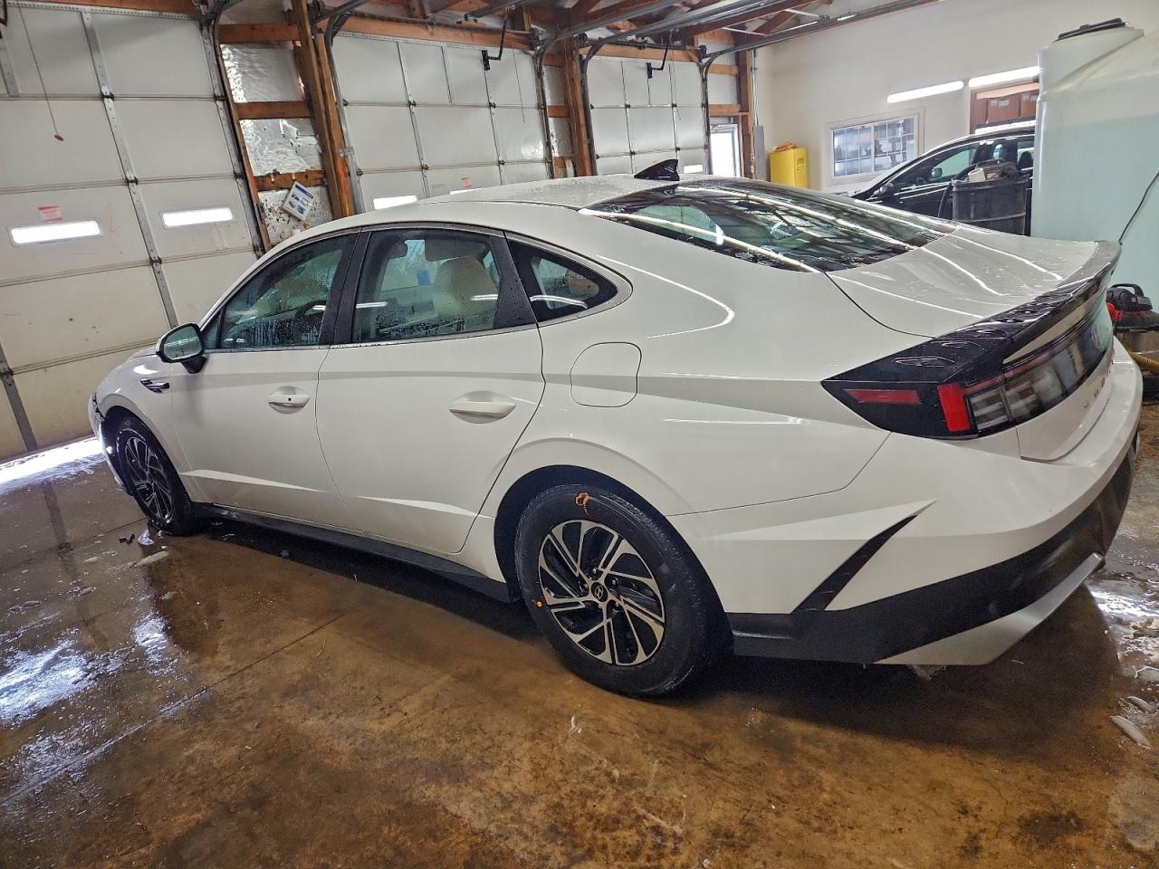 2026 HYUNDAI SONATA HYBRID photo 2