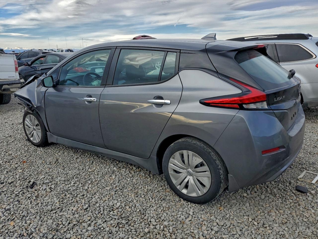 2024 NISSAN LEAF S photo 2