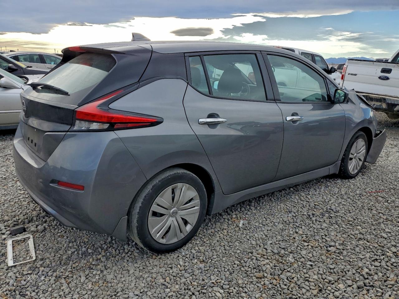 2024 NISSAN LEAF S photo 3