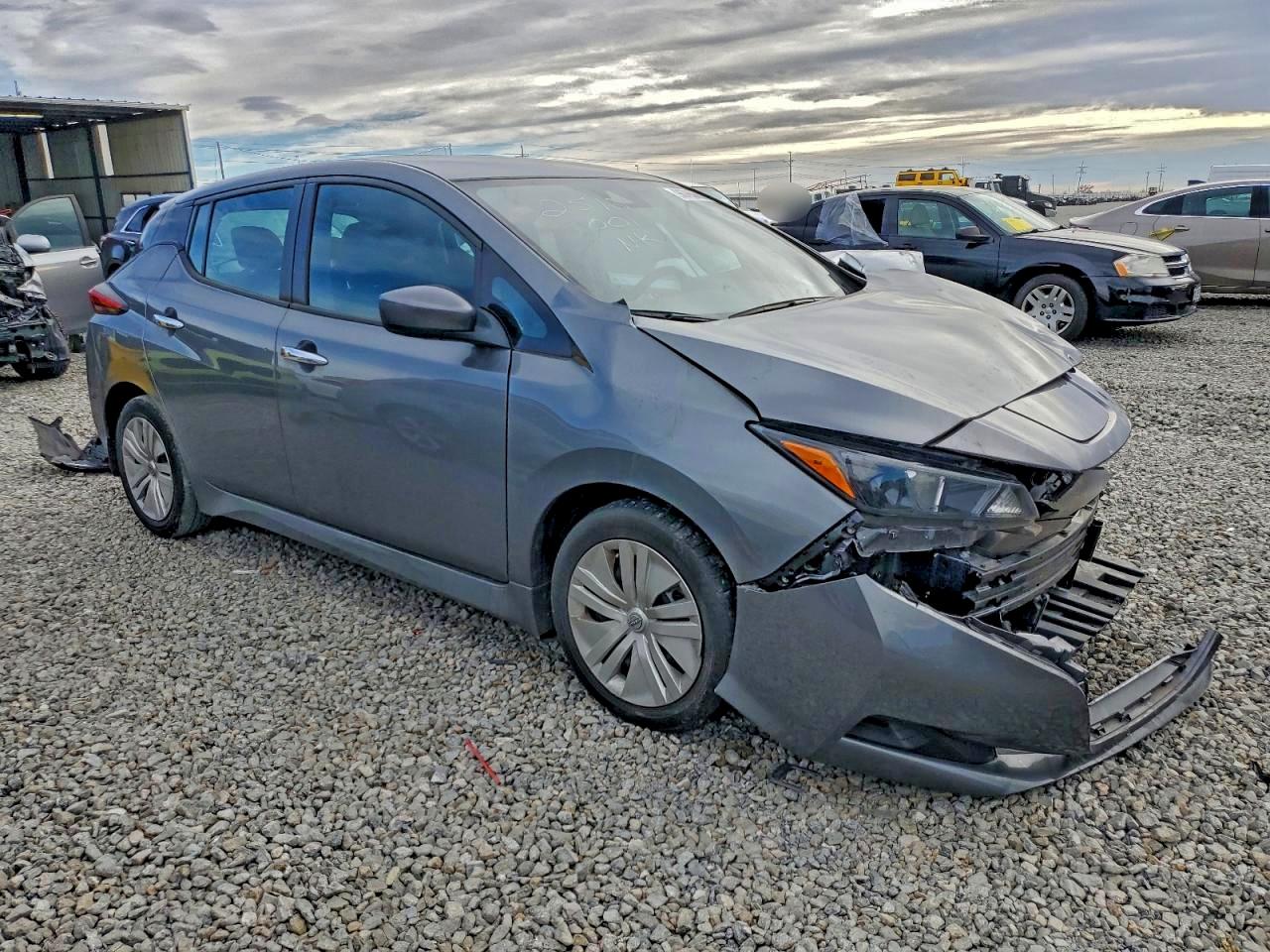 2024 NISSAN LEAF S photo 4