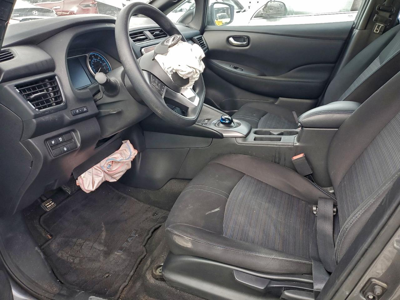 2024 NISSAN LEAF S photo 7