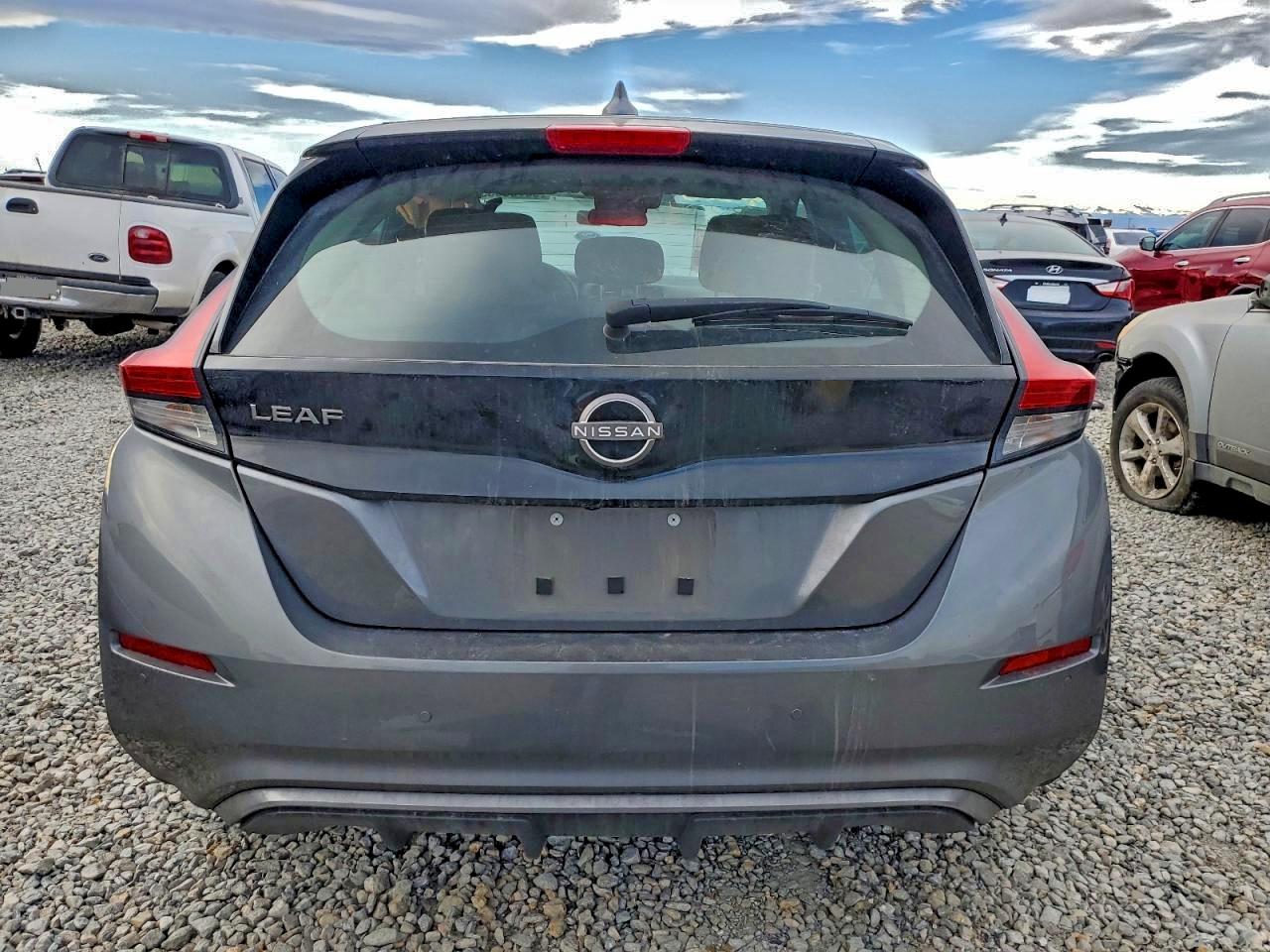 2024 NISSAN LEAF S photo 6