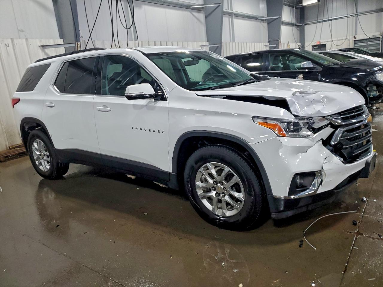 2019 CHEVROLET TRAVERSE LT photo 4
