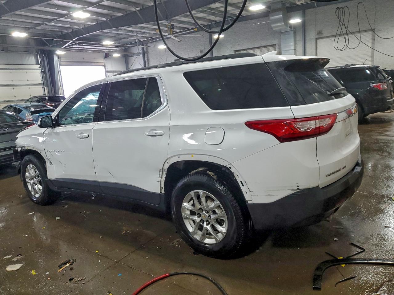 2019 CHEVROLET TRAVERSE LT photo 2
