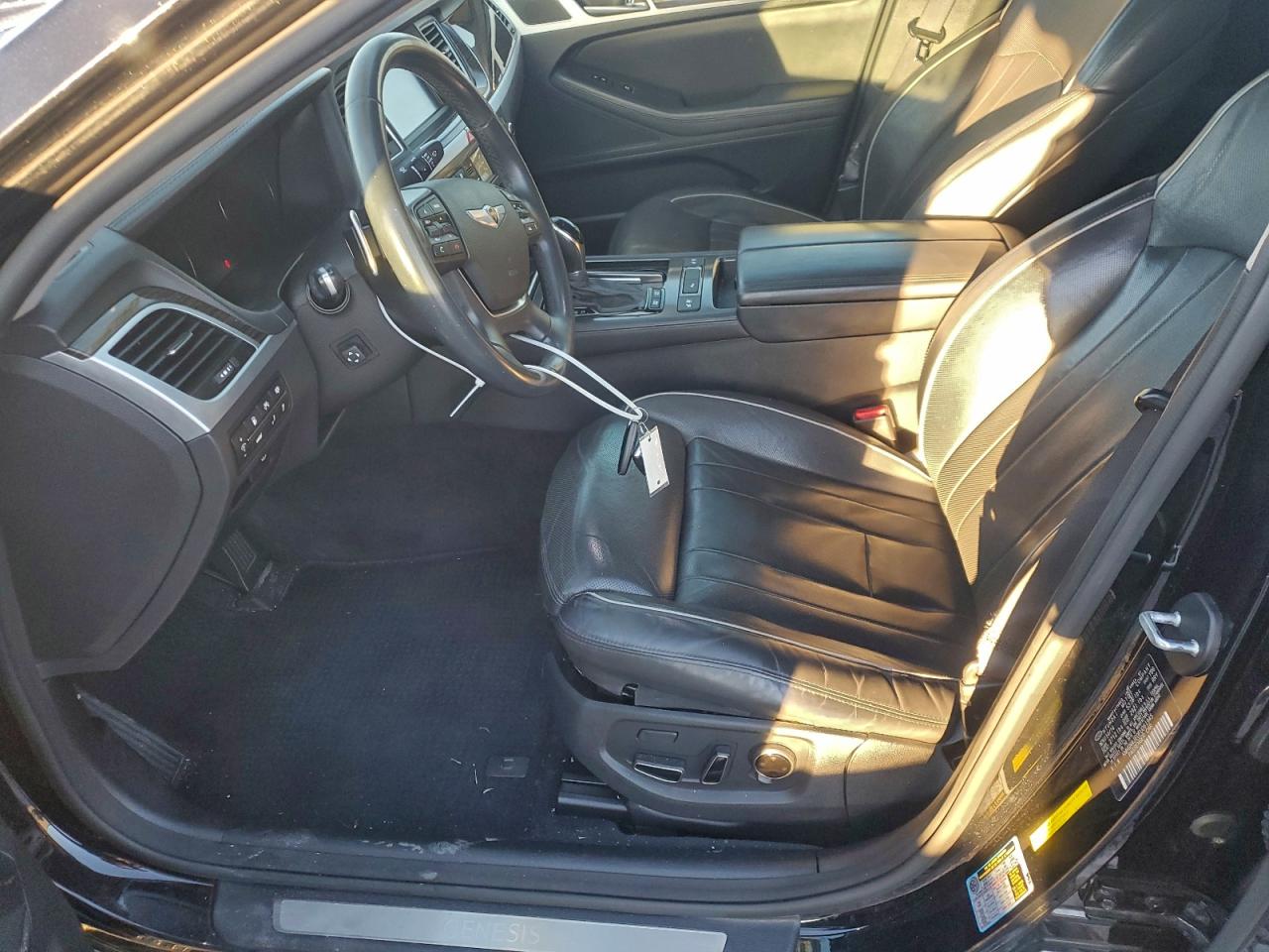 2015 HYUNDAI GENESIS 3.8L photo 7