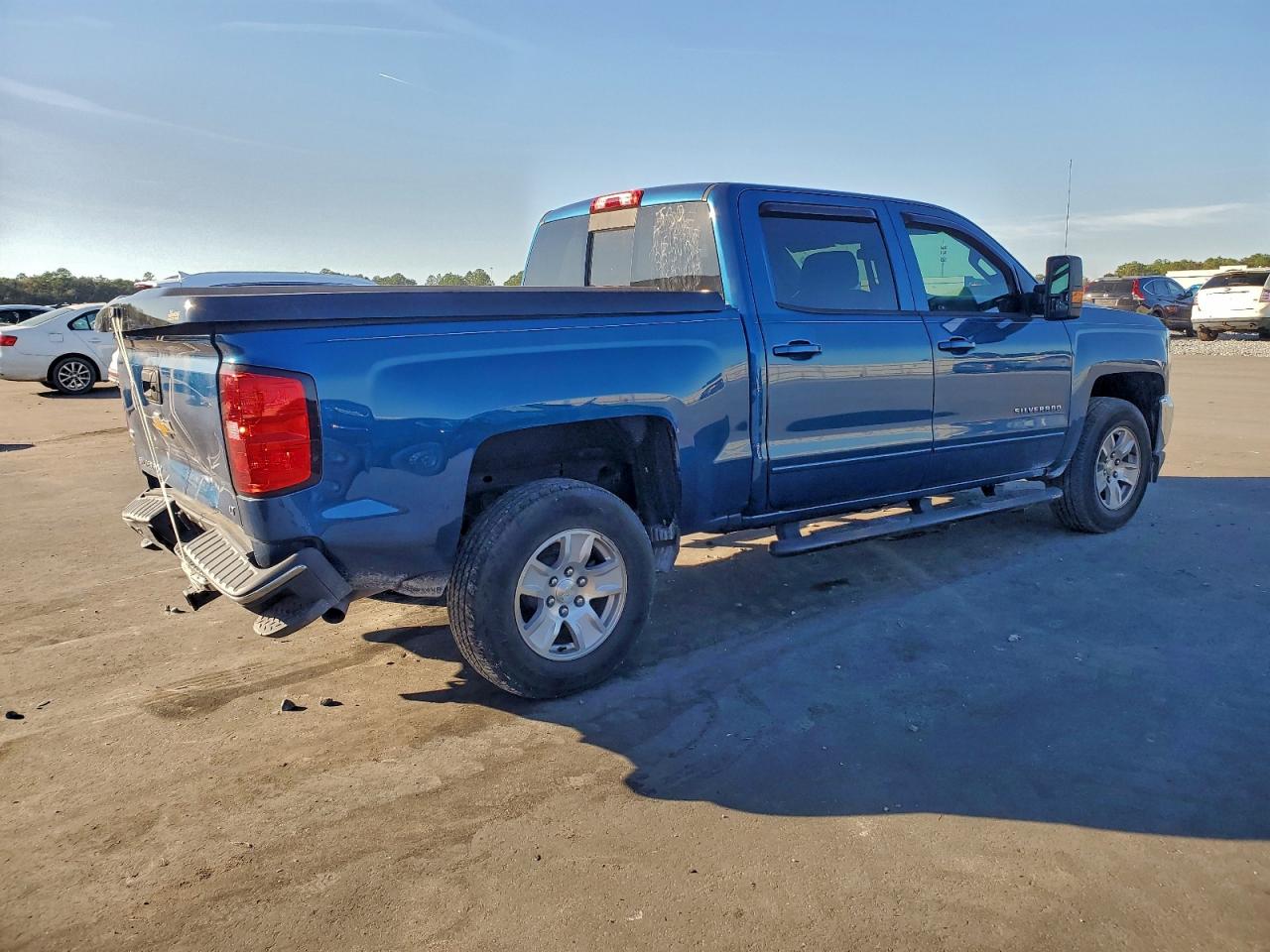2018 CHEVROLET SILVERADO C1500 LT photo 3