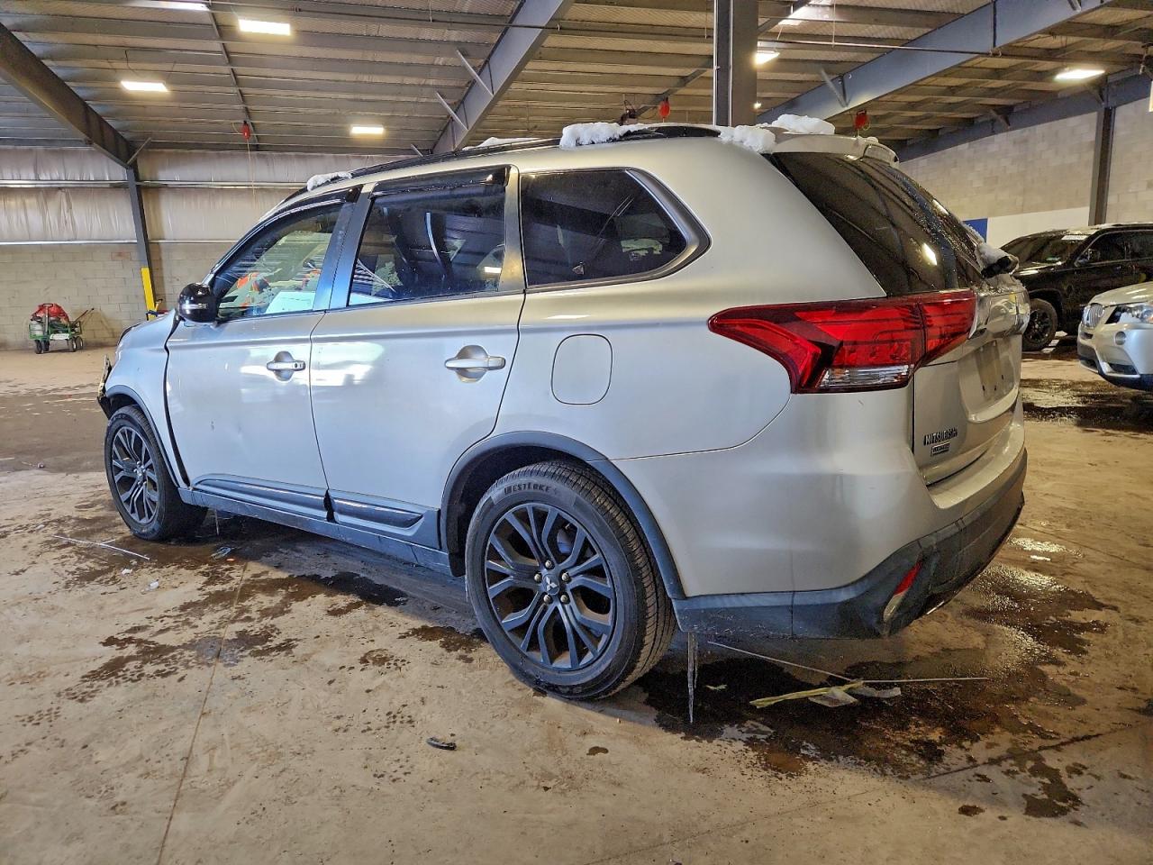2018 MITSUBISHI OUTLANDER SE photo 2