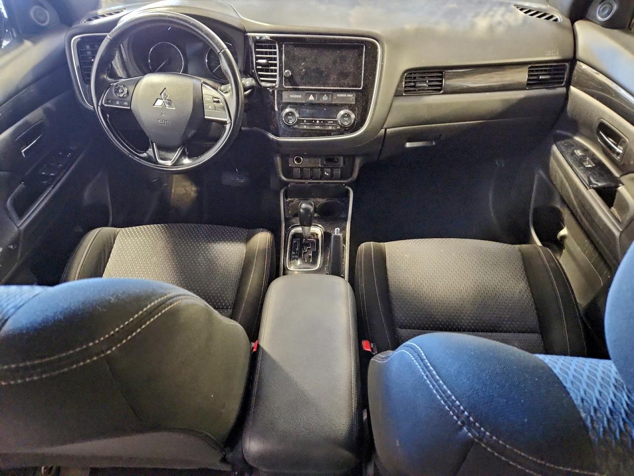 2018 MITSUBISHI OUTLANDER SE photo 8