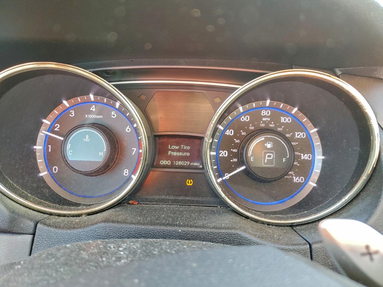2011 HYUNDAI SONATA SE photo 9