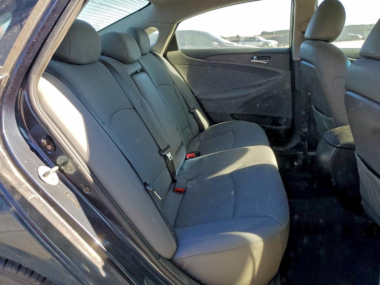 2011 HYUNDAI SONATA SE photo 10