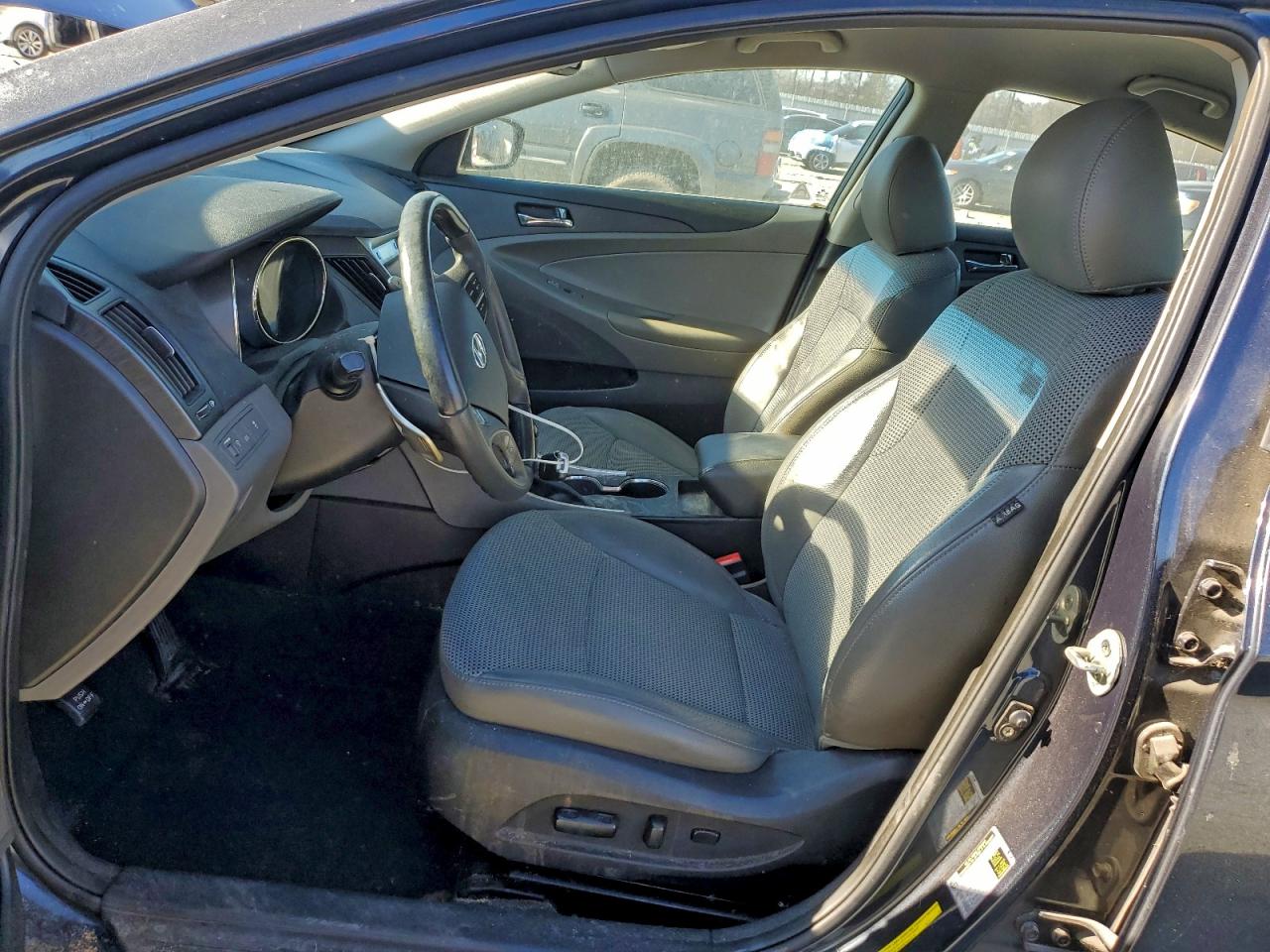 2011 HYUNDAI SONATA SE photo 7