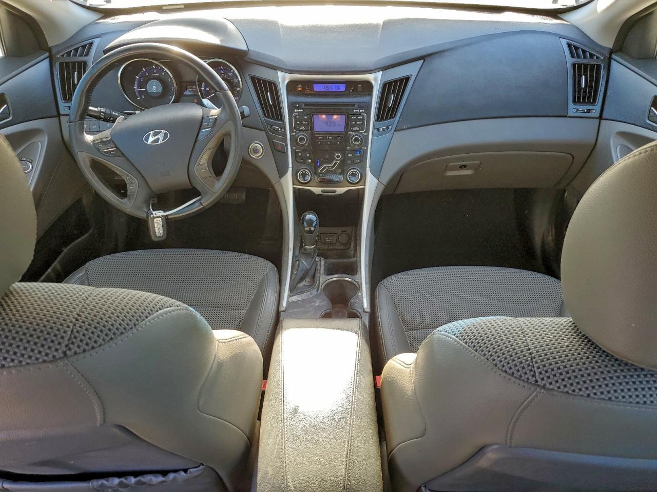 2011 HYUNDAI SONATA SE photo 8