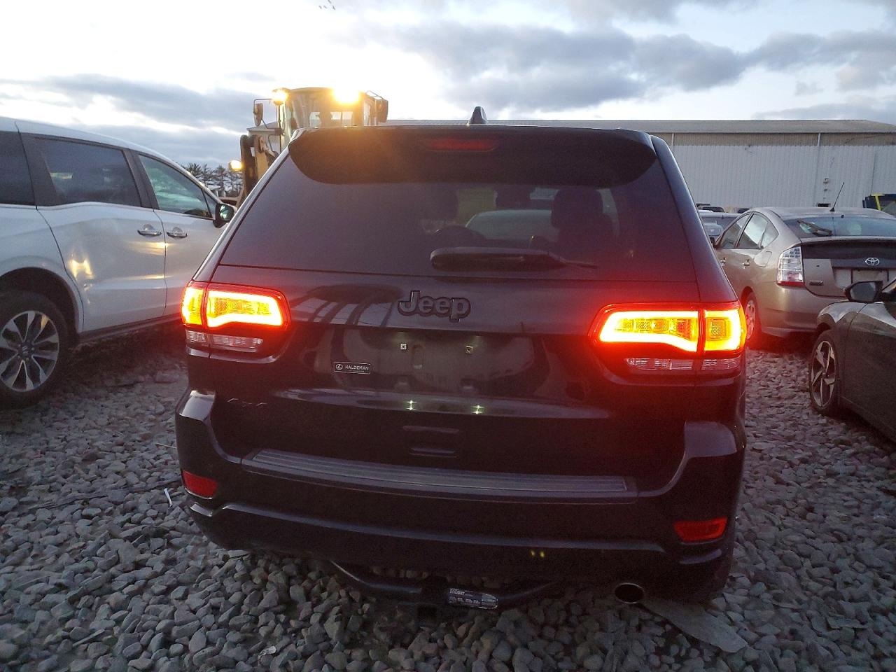 2019 JEEP GRAND CHEROKEE LAREDO photo 6