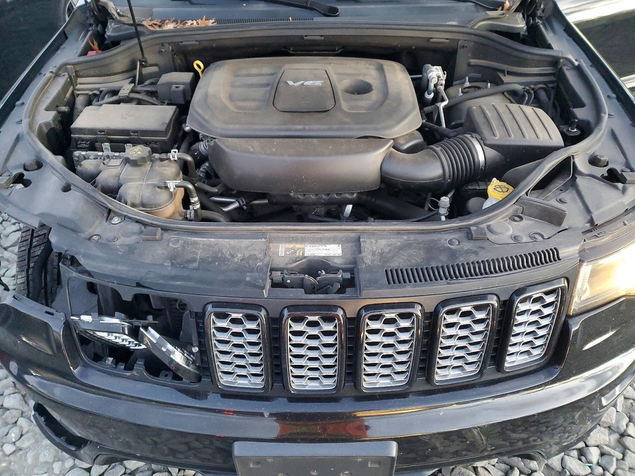 2019 JEEP GRAND CHEROKEE LAREDO photo 12