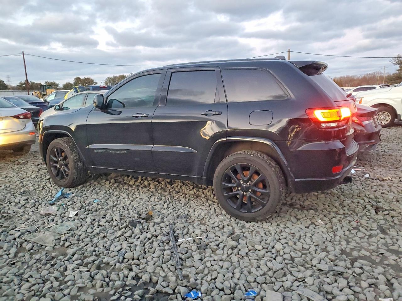 2019 JEEP GRAND CHEROKEE LAREDO photo 2