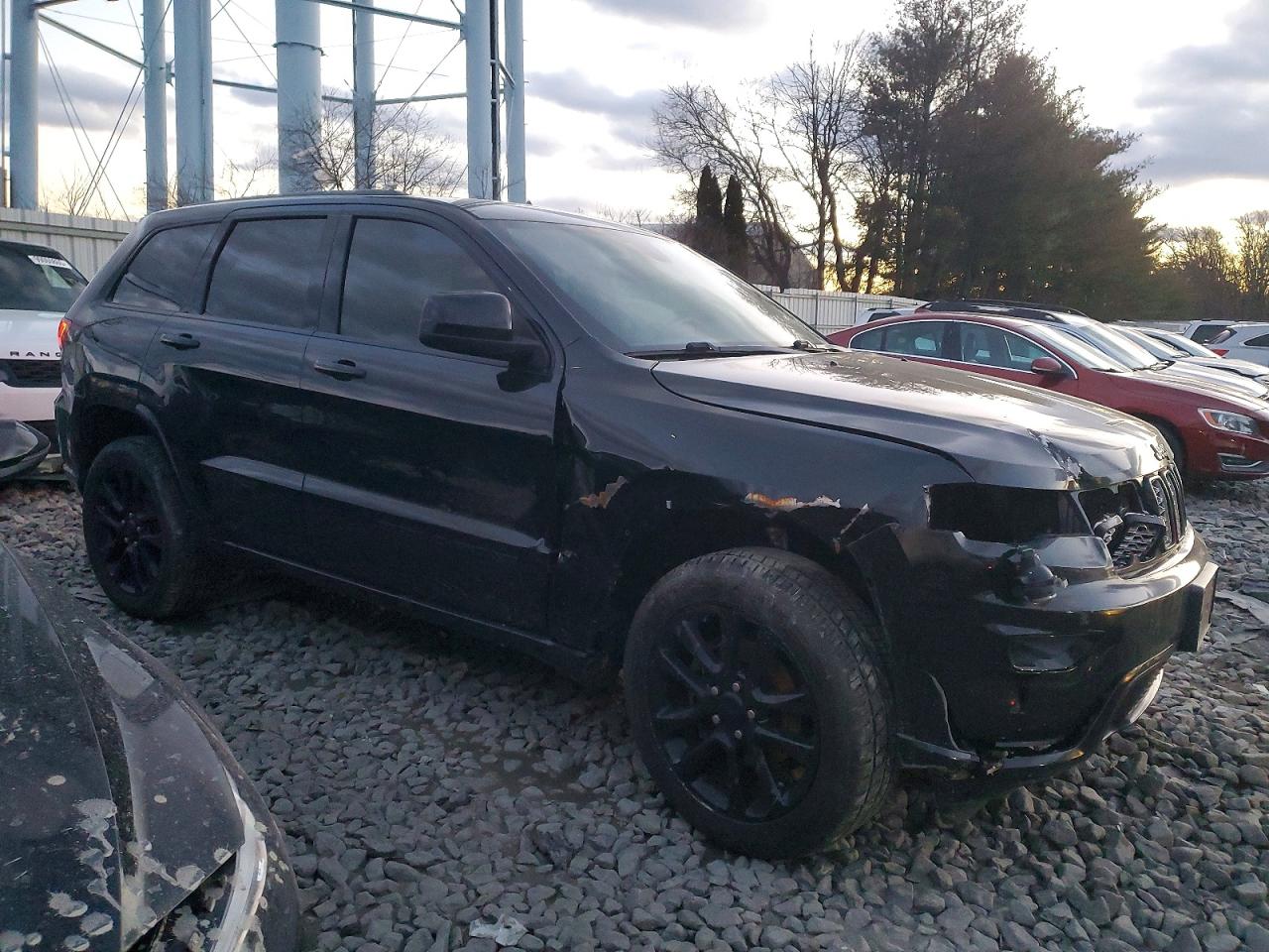 2019 JEEP GRAND CHEROKEE LAREDO photo 4