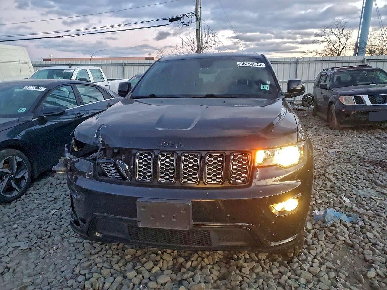 2019 JEEP GRAND CHEROKEE LAREDO photo 5