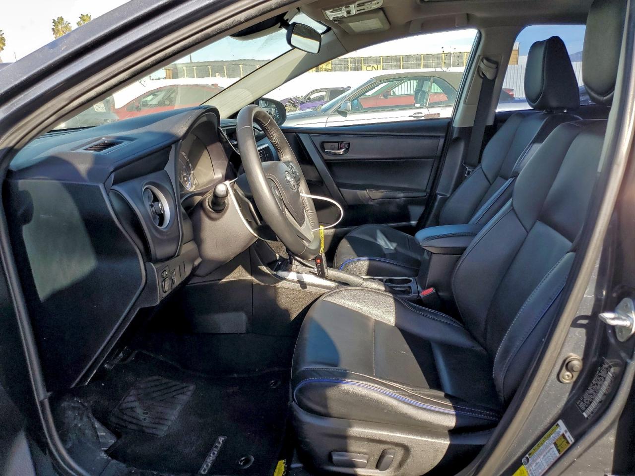 2017 TOYOTA COROLLA photo 7