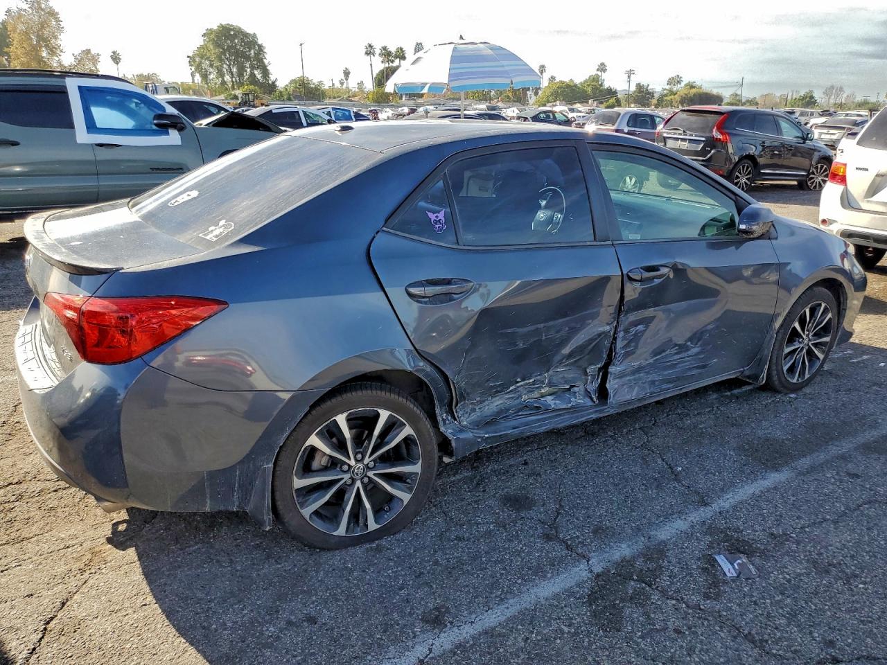 2017 TOYOTA COROLLA photo 3