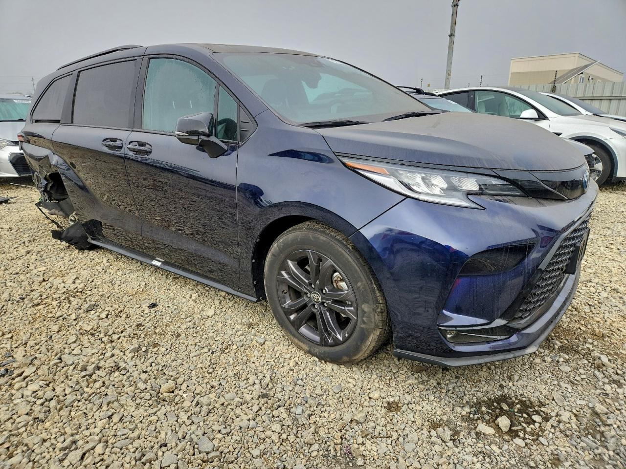 2025 TOYOTA SIENNA XSE photo 4