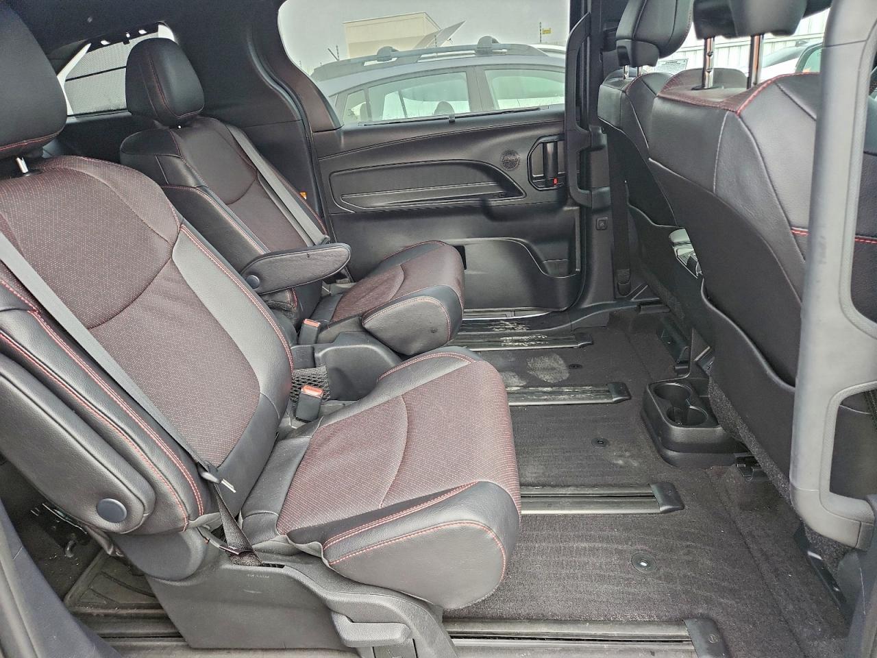 2025 TOYOTA SIENNA XSE photo 11