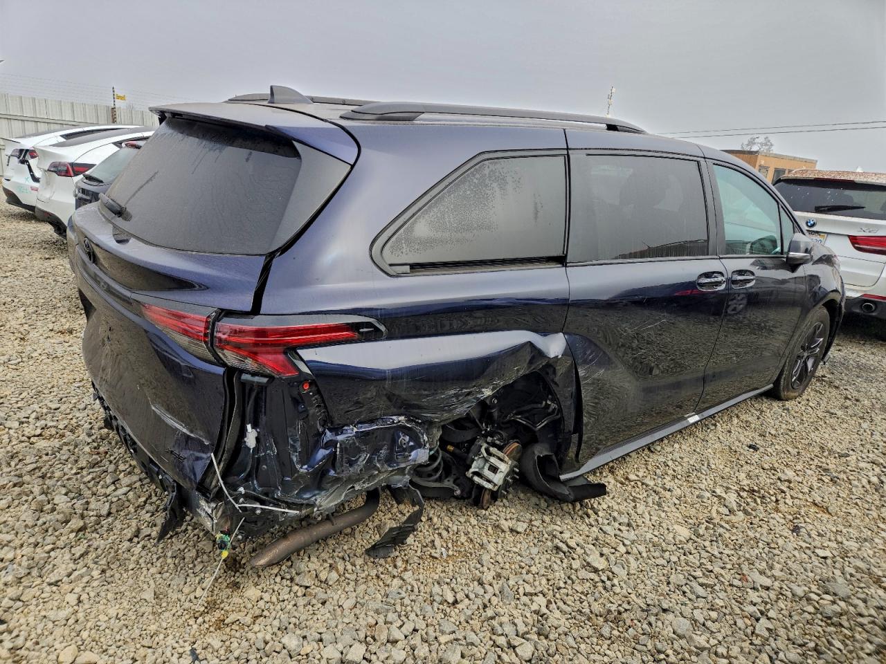 2025 TOYOTA SIENNA XSE photo 3