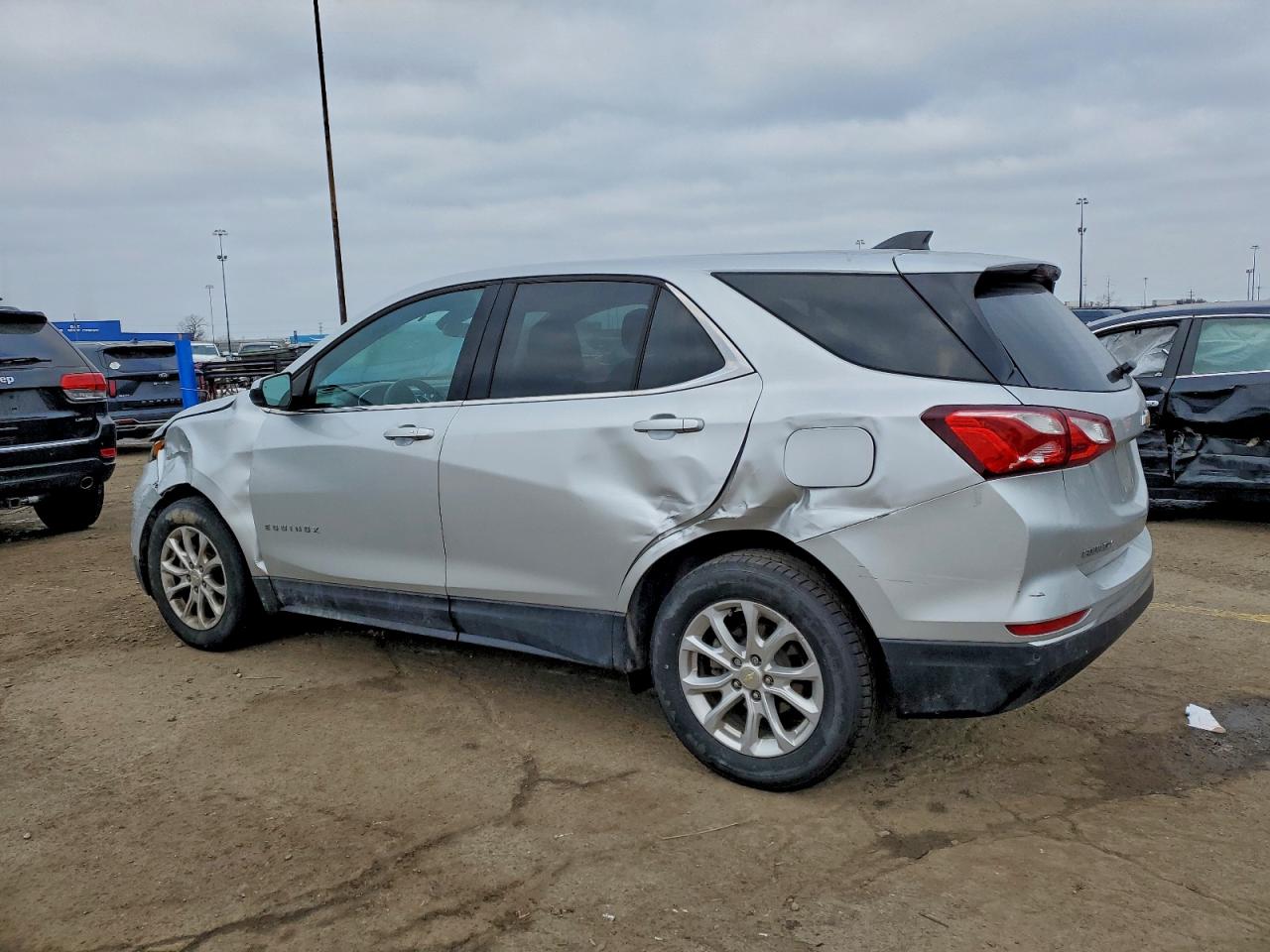 2020 CHEVROLET EQUINOX LT photo 2